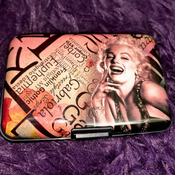 4/25.00. Credit Cards or Business Cards Holder - Picture 5 of 7